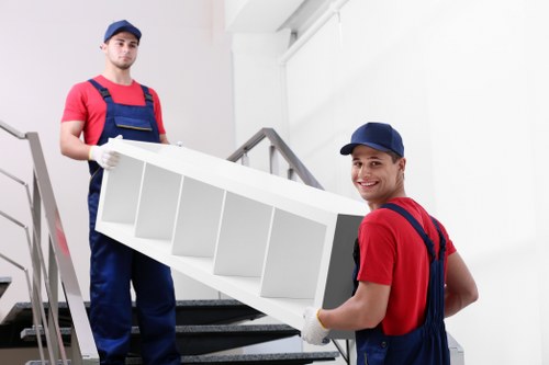 Removal team providing a clear moving quote in South Kensington